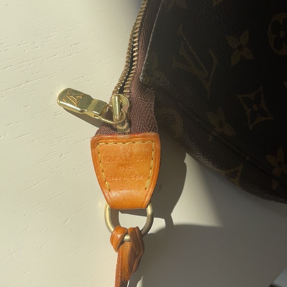 Vintage Louis Vuitton bag needs new strap great condition! My first LV bag! - Picture 4 of 8